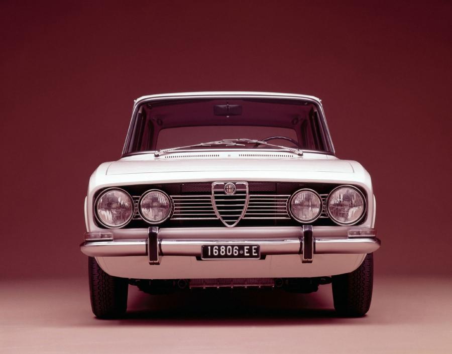  Alfa Romeo 1750 Berlina (105) 1967 года  (фото 5 из 16)